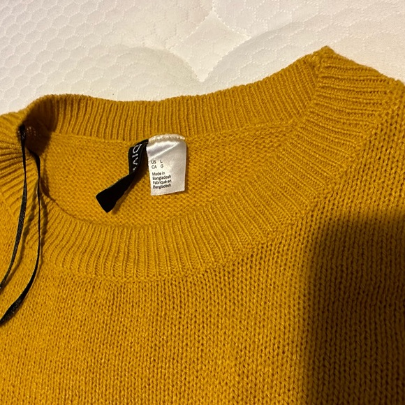 H&M Sweater - Picture 2 of 2